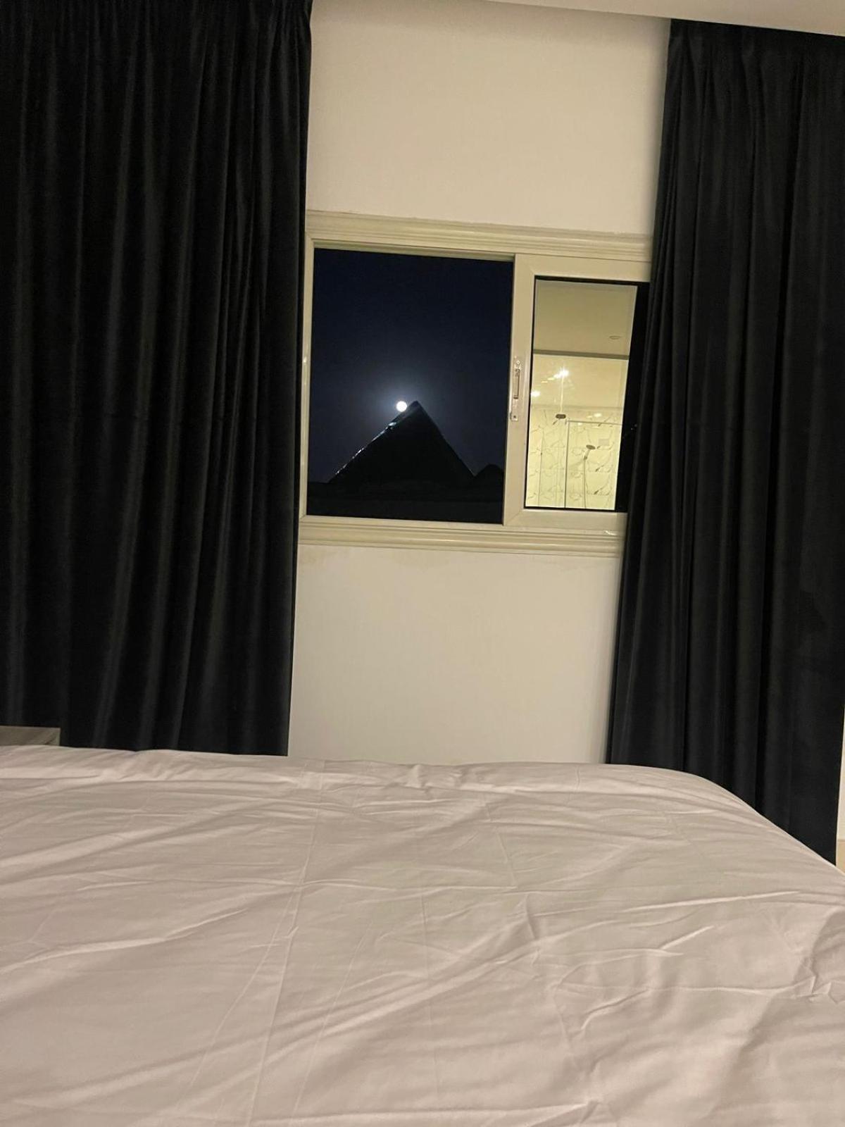 Habu Pyramids 3*